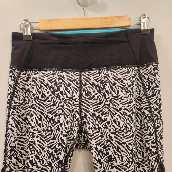 Lululemon Black White Aqua Cropped Legging 6 - Picture 4 of 8